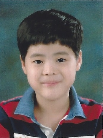 권 윤.jpg